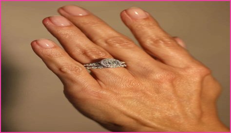 Are oval diamonds more expensive?