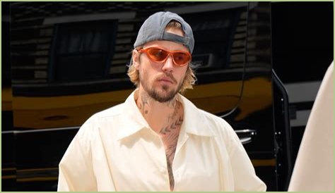 Is Justin Bieber still touring in 2021?